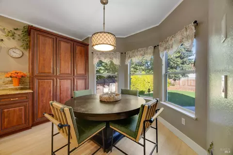 Dining - 4041 Haven Ct, Sebastopol, CA 95472 photo 2 of 3