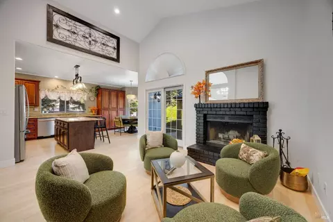 Living - 4041 Haven Ct, Sebastopol, CA 95472 photo 4 of 5