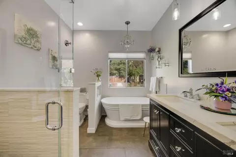 Bath - 4041 Haven Ct, Sebastopol, CA 95472 photo 3 of 7