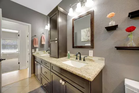 Bath - 4041 Haven Ct, Sebastopol, CA 95472 photo 2 of 7