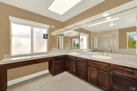 Bath - 2913 Turnberry Ct, Fairfield, CA 94534 photo 2 of 6