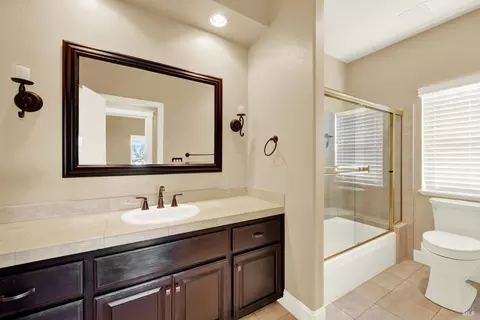Bath - 2913 Turnberry Ct, Fairfield, CA 94534 photo 1 of 6