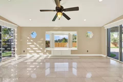 Living - 2913 Turnberry Ct, Fairfield, CA 94534 photo 19 of 24