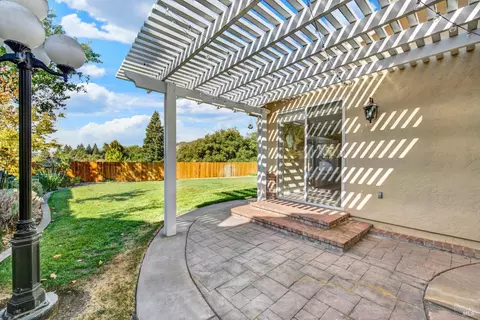 Exterior - 2913 Turnberry Ct, Fairfield, CA 94534 photo 14 of 18