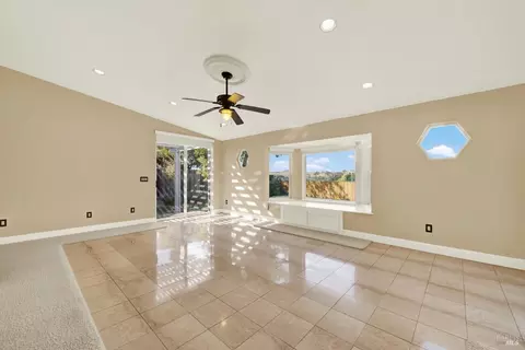 Living - 2913 Turnberry Ct, Fairfield, CA 94534 photo 14 of 24