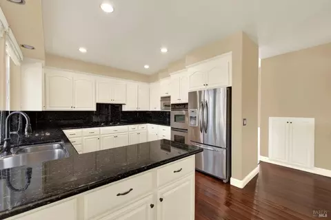 Kitchen - 2913 Turnberry Ct, Fairfield, CA 94534 photo 4 of 8