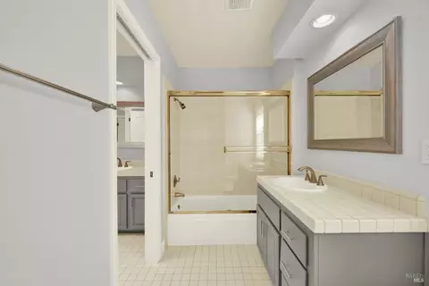 Bath - 2913 Turnberry Ct, Fairfield, CA 94534 photo 6 of 6