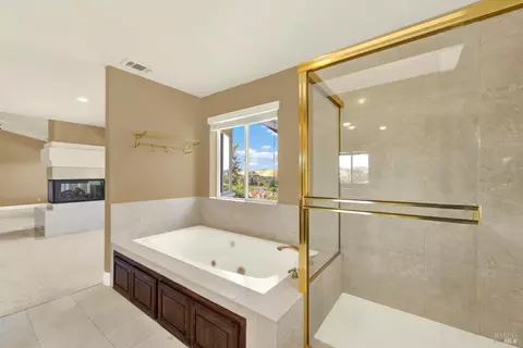 Bath - 2913 Turnberry Ct, Fairfield, CA 94534 photo 3 of 6
