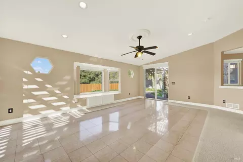 Living - 2913 Turnberry Ct, Fairfield, CA 94534 photo 18 of 24
