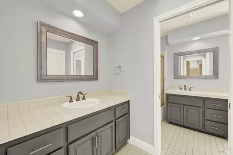 Bath - 2913 Turnberry Ct, Fairfield, CA 94534 photo 5 of 6