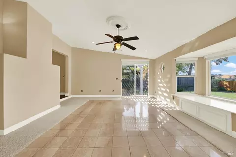 Living - 2913 Turnberry Ct, Fairfield, CA 94534 photo 3 of 24