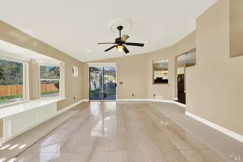 Living - 2913 Turnberry Ct, Fairfield, CA 94534 photo 17 of 24