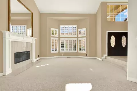 Living - 2913 Turnberry Ct, Fairfield, CA 94534 photo 8 of 24