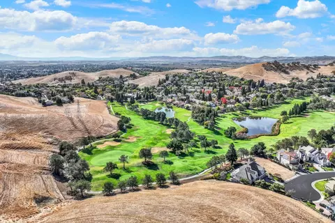View/Area - 2913 Turnberry Ct, Fairfield, CA 94534 photo 4 of 5