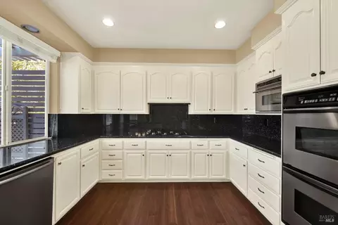 Kitchen - 2913 Turnberry Ct, Fairfield, CA 94534 photo 5 of 8