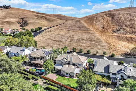 View/Area - 2913 Turnberry Ct, Fairfield, CA 94534 photo 3 of 5