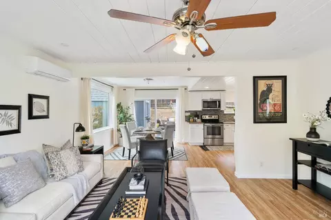 Living - 720 Wilson Ave, Vallejo, CA 94590 photo 4 of 4