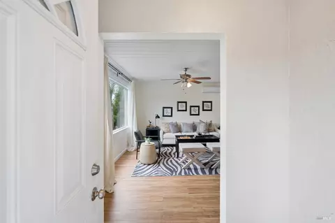 Entry Way - 720 Wilson Ave, Vallejo, CA 94590 photo 1 of 5