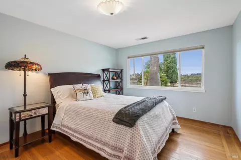 Bedroom - 2702 Old Adobe Rd, Petaluma, CA 94954 photo 2 of 3
