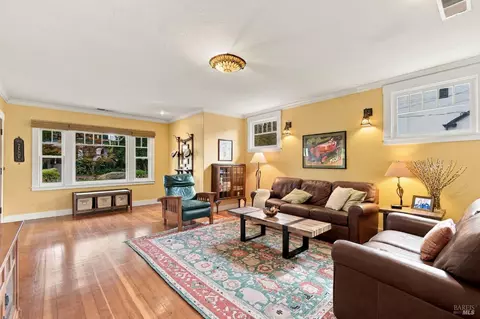 Living - 637 Wright St, Santa Rosa, CA 95404 photo 1 of 2