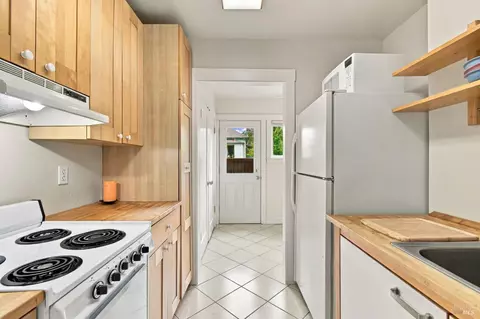 Kitchen - 637 Wright St, Santa Rosa, CA 95404 photo 4 of 5