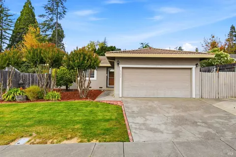 8252 Valley View Dr, Sebastopol, CA 95472
