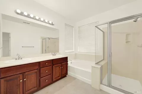 Bath - 2590 Rowe Dr, Fairfield, CA 94533 photo 2 of 4