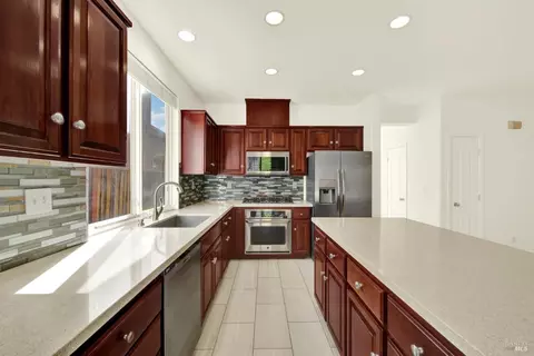 Kitchen - 2590 Rowe Dr, Fairfield, CA 94533 photo 4 of 6