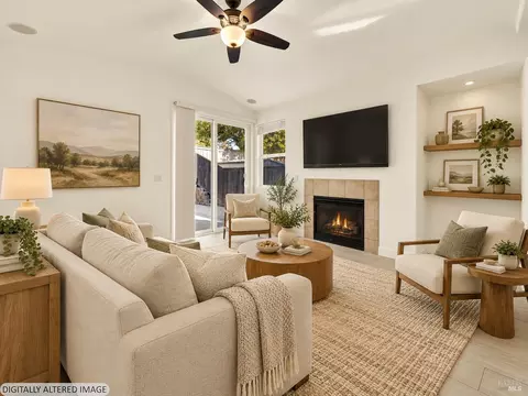 Living - 2590 Rowe Dr, Fairfield, CA 94533 photo 4 of 7