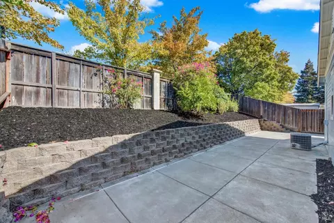 Exterior - 2590 Rowe Dr, Fairfield, CA 94533 photo 9 of 11
