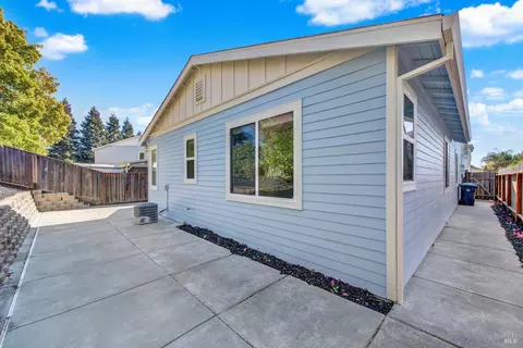 Exterior - 2590 Rowe Dr, Fairfield, CA 94533 photo 10 of 11