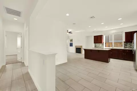 Entry Way - 2590 Rowe Dr, Fairfield, CA 94533 photo 2 of 3