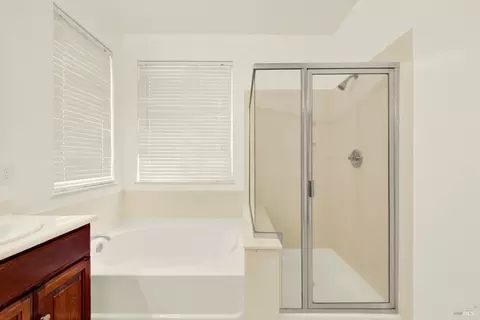 Bath - 2590 Rowe Dr, Fairfield, CA 94533 photo 3 of 4