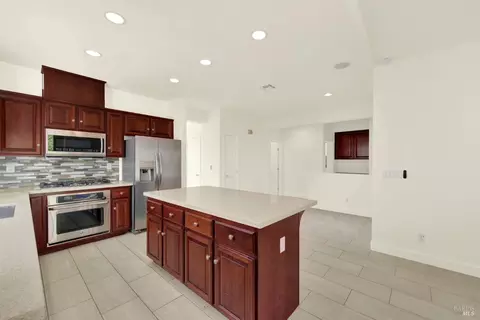 Kitchen - 2590 Rowe Dr, Fairfield, CA 94533 photo 5 of 6