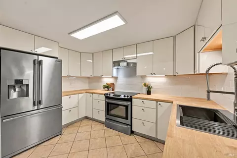 Kitchen - 237 Frederick Dr, Napa, CA 94559 photo 2 of 5