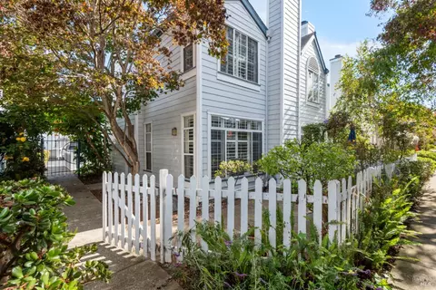 220 Commodore Dr, Richmond, CA 94804