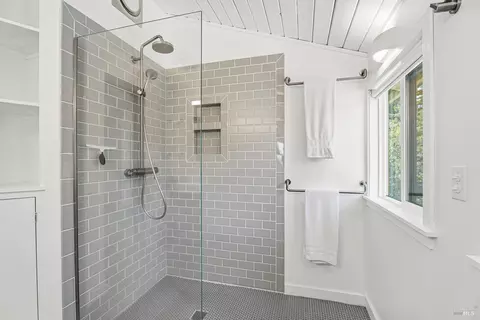 Bath - 2151 Highway 128, Philo, CA 95466 photo 2 of 7