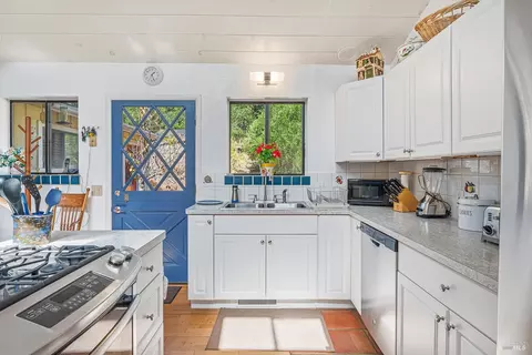 Kitchen - 2151 Highway 128, Philo, CA 95466 photo 4 of 6