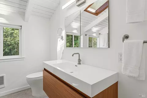 Bath - 2151 Highway 128, Philo, CA 95466 photo 1 of 7