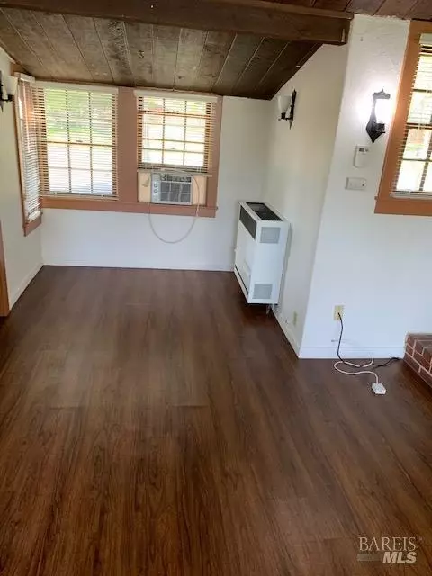 Living - 836 Taylor St, Fairfield, CA 94533 photo 7 of 9