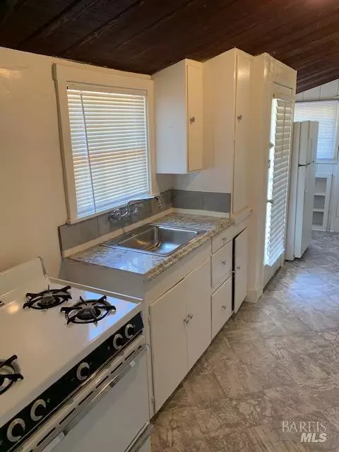 Kitchen - 836 Taylor St, Fairfield, CA 94533 photo 4 of 4