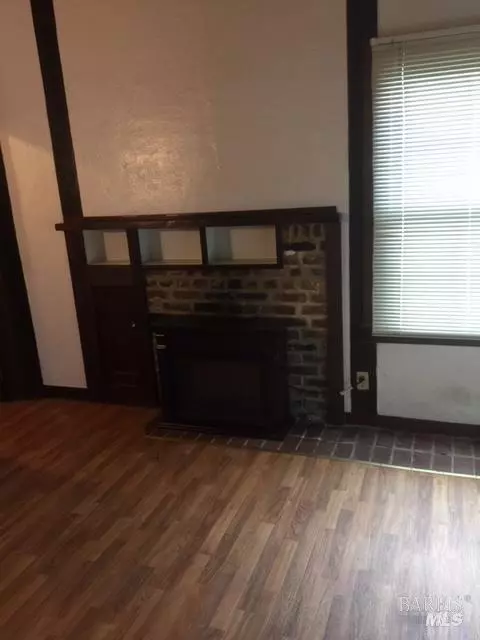 Living - 836 Taylor St, Fairfield, CA 94533 photo 4 of 9