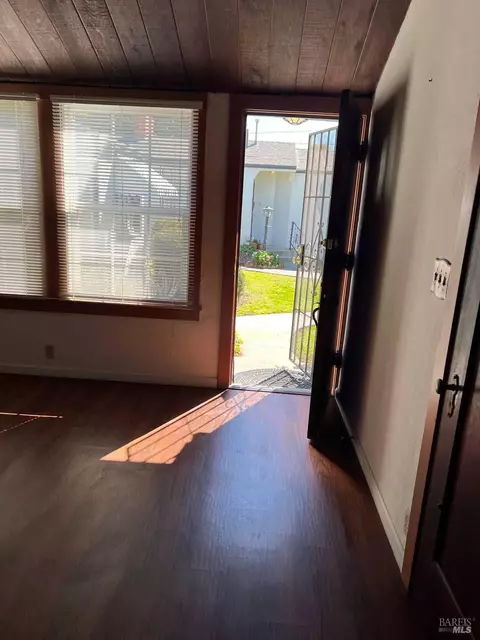 Entry Way - 836 Taylor St, Fairfield, CA 94533 photo 1 of 2
