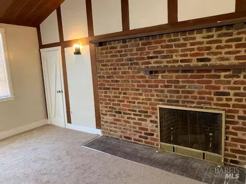 Living - 836 Taylor St, Fairfield, CA 94533 photo 8 of 9