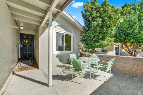 Exterior - 105 Sequoia Dr, Vacaville, CA 95687 photo 3 of 4