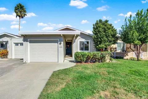 Exterior - 105 Sequoia Dr, Vacaville, CA 95687 photo 2 of 4