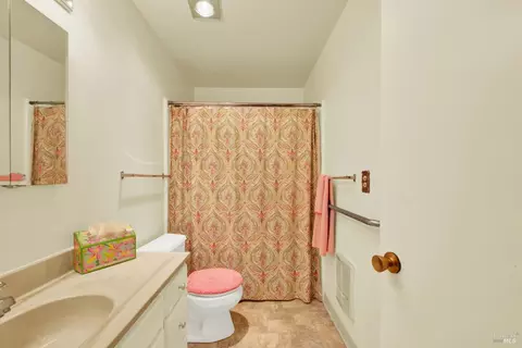 Bath - 105 Sequoia Dr, Vacaville, CA 95687 photo 2 of 2
