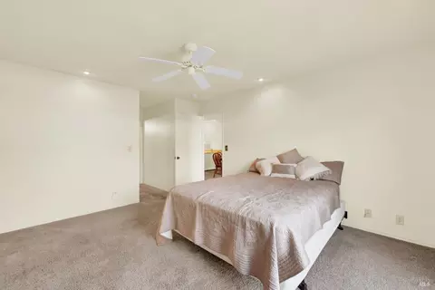 Bedroom - 105 Sequoia Dr, Vacaville, CA 95687 photo 2 of 4