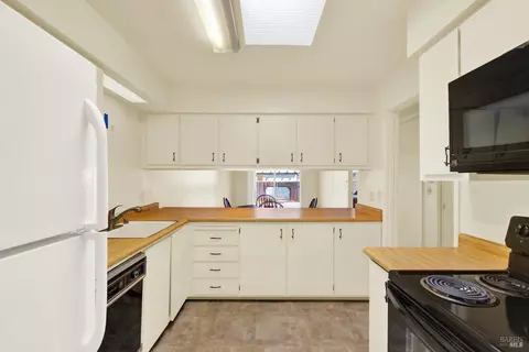 Kitchen - 105 Sequoia Dr, Vacaville, CA 95687 photo 1 of 2