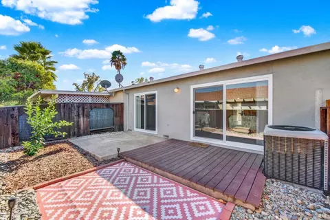 Exterior - 105 Sequoia Dr, Vacaville, CA 95687 photo 4 of 4